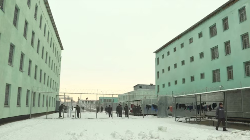 <p>Əfv fərmanı ilə iki mindən çox insan azadlığa buraxılıb</p>