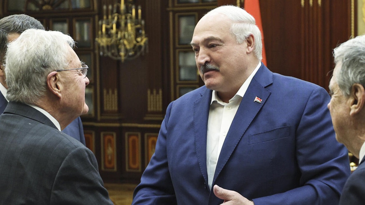 <p>Belarus Trampdan "Sülh Şurasına" qoşulmaq üçün dəvət alıb</p> 