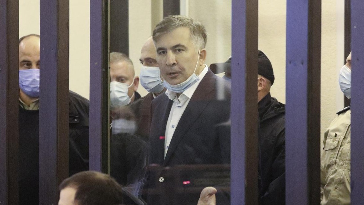 <p>Saakaşvili üç ildən sonra ilk dəfə məhkəmə qarşısına şəxsən çıxıb</p>