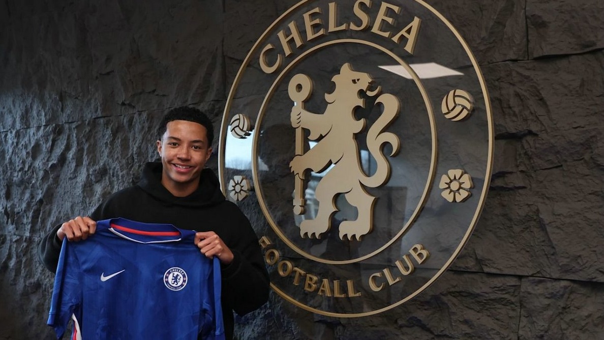 <p>"Çelsi" 17 yaşlı müdafiəçi ilə müqavilə imzalayıb</p>