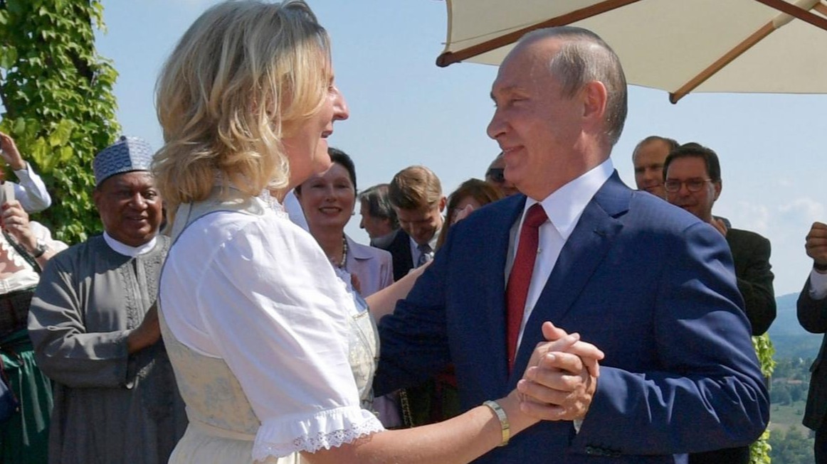 <p>Rusiyaya qaçan keçmiş Avstriya xarici işlər naziri vətəndaşlıqdan məhrum ediləcək</p>