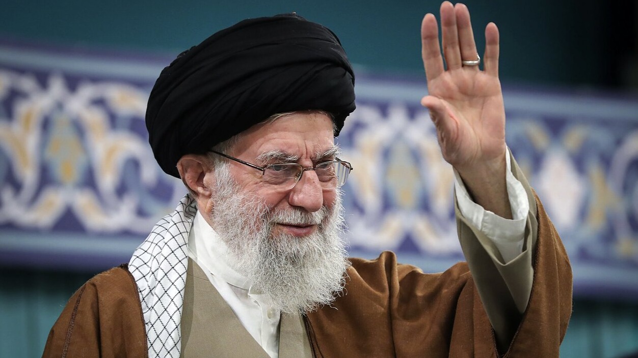 <p>İki mindən çox məhbus Xamenei tərəfindən əfv edilib</p>