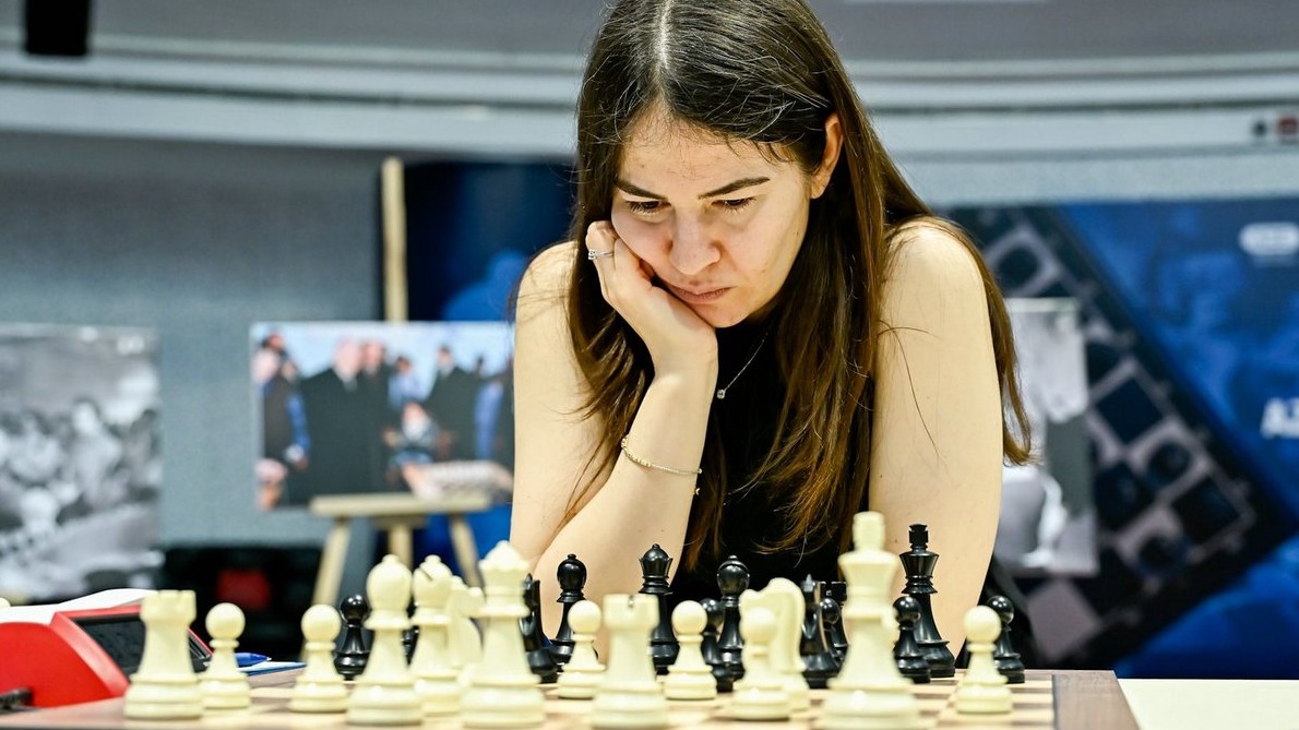 <p>Şəhriyar Məmmədyarovla Aydın Süleymanlı yenə də heç-heçə oynayıb</p>
<p> </p>