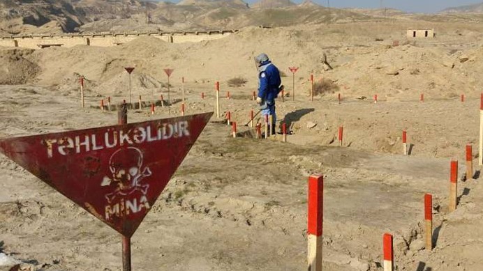 <p>Xocalı rayonunda ANAMA əməkdaşı&nbsp;minaya düşdü</p>