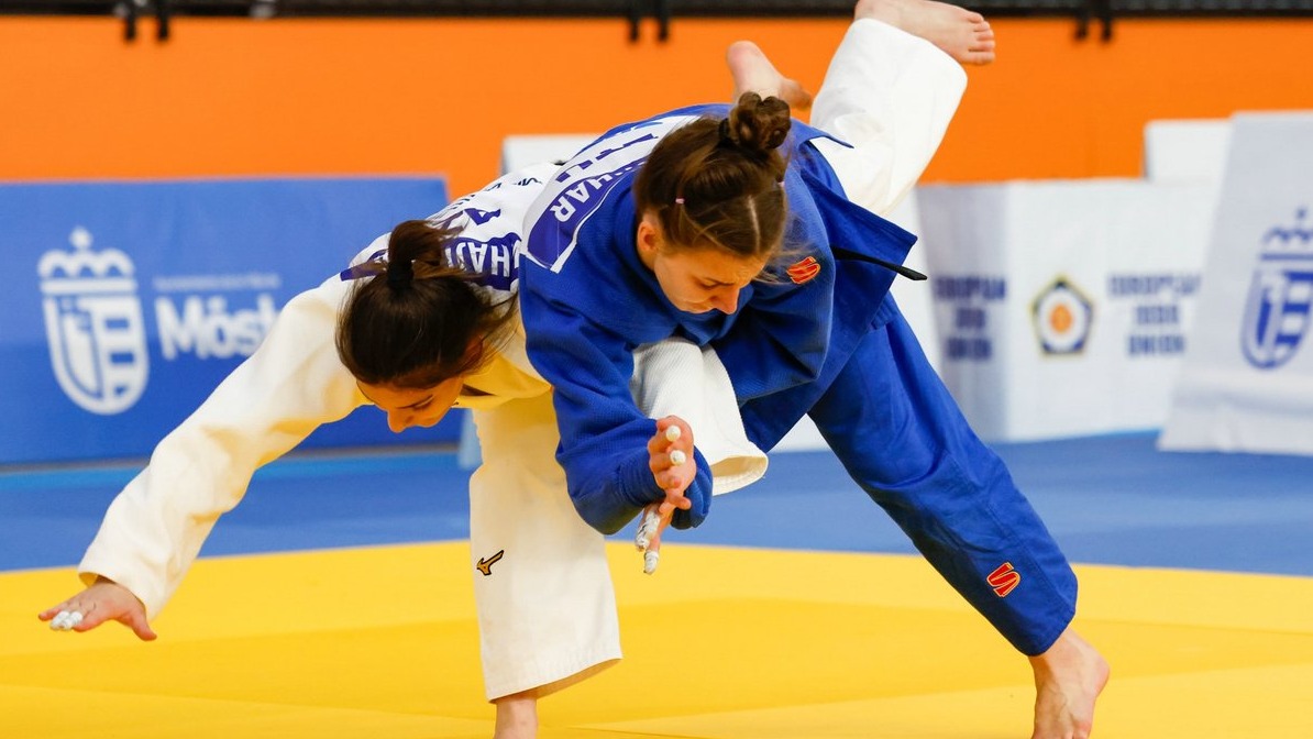 <p>Gənc cüdoçumuz Vüsalə Hacıyeva&nbsp;AK-da gümüş medal qazanıb&nbsp;</p>

<p>&nbsp;</p>