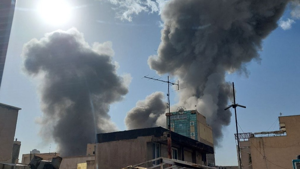 <p>İsrail ordusu İranda onlarla kəşfiyyat&nbsp;idarəsinə zərbələr endirdiyini açıqlayıb</p>