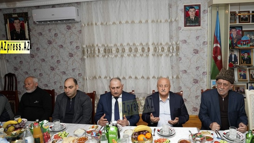 <p>Ağcabədidə &nbsp;şəhid Samir Mikayıllının&nbsp;ailəsi iftar süfrəsi təşkil&nbsp;edib +FOTO=9</p>
