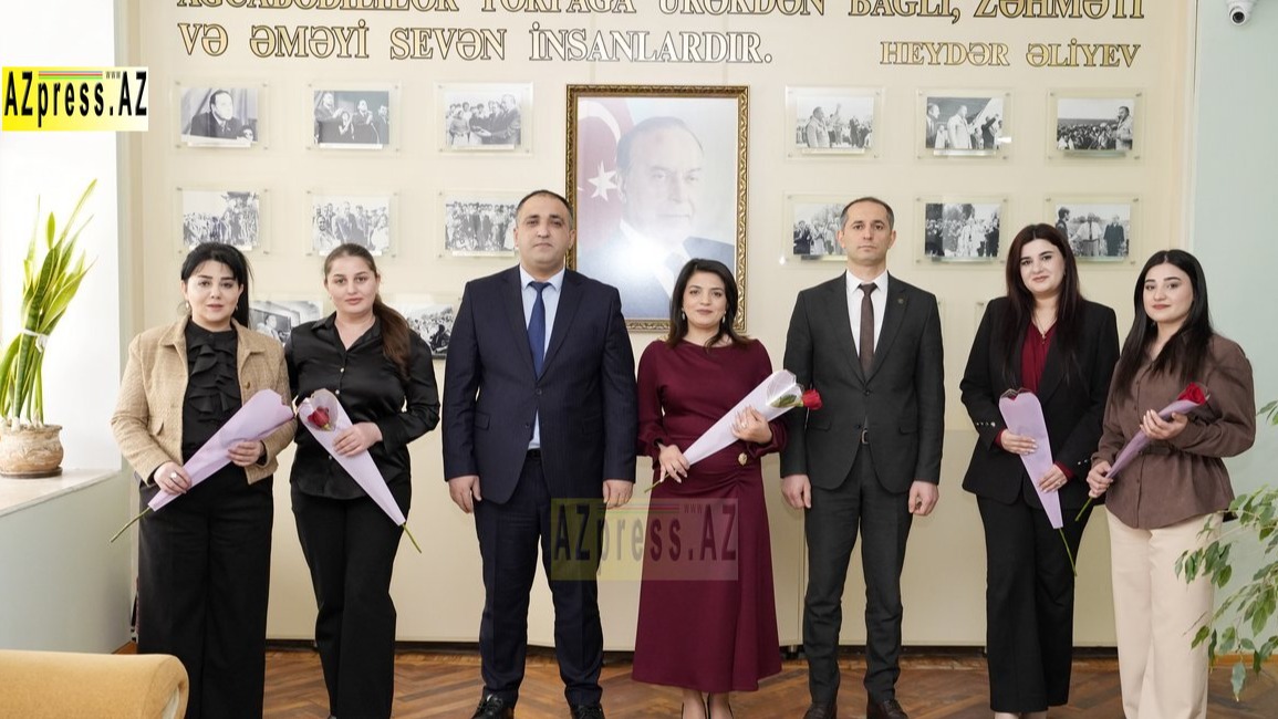 <p>Ağcabədidə icra başçısı qadınları təbrik etdi<br />
&nbsp;</p>