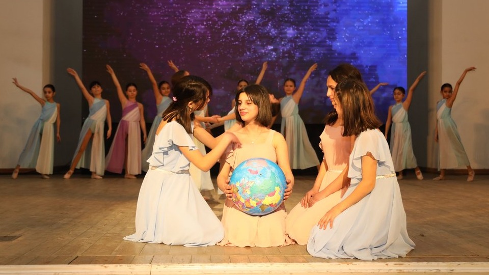 <p>&ldquo;Əgər bir gün dünya qaranlığa qərq olarsa,&nbsp;mərhəmət onu işıqlandıran son şam olacaq&rdquo;</p>