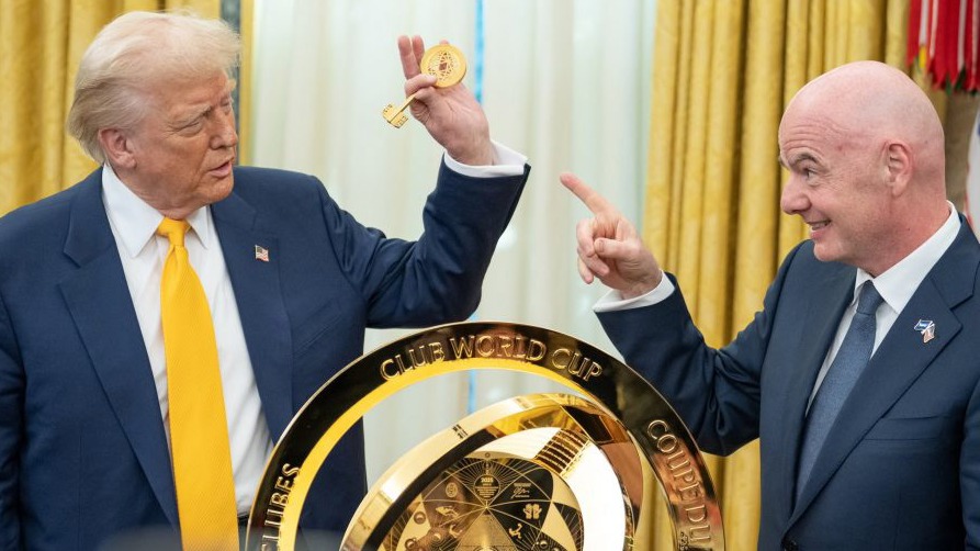 <p>Tramp İran milli komandasını Dünya Kubokunda&nbsp;iştirak etməyin riskləri barədə xəbərdar edib</p>