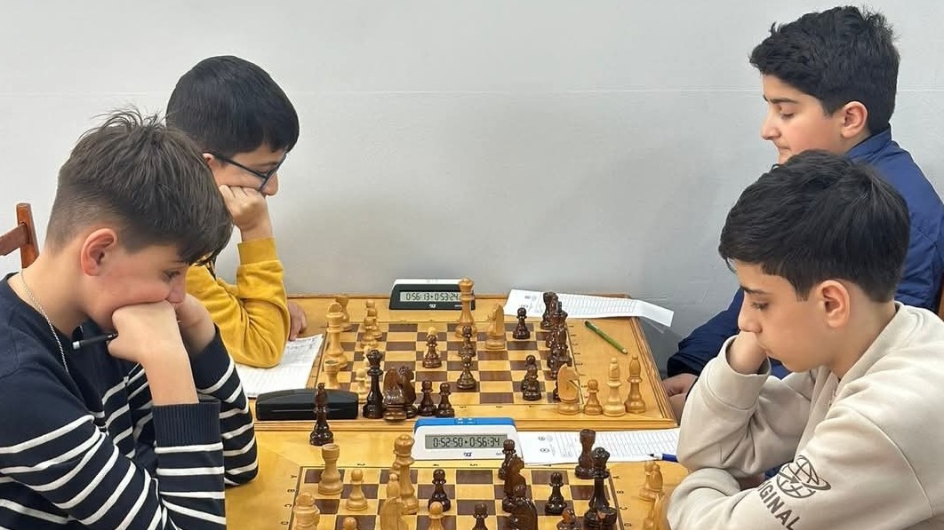 <p>AHİTA məktəblilərin şahmat yarısını keçirib</p>