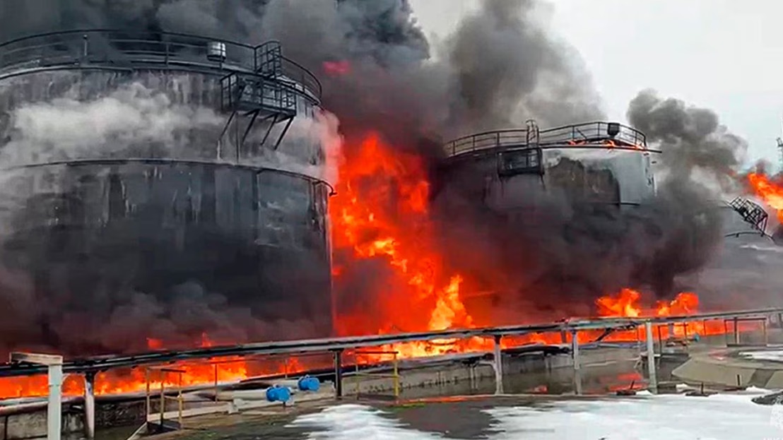 <p>Ukrayna ordusu Rusiyadakı iki neft emalı zavoduna zərbələr endirib</p>