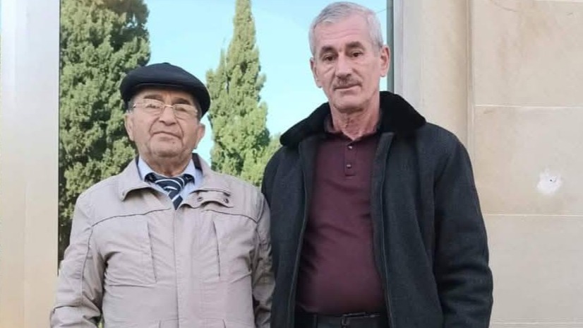 <p>Məmməd Əvəzoğlu:&nbsp;Bir dəfə</p>