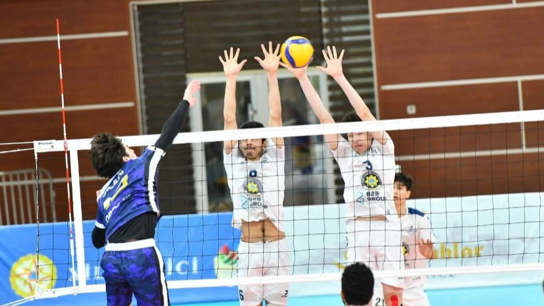 <p>Kişi voleybol klublarının ölkə çempionatında yarımfinalçılar müəyyənləşib </p>