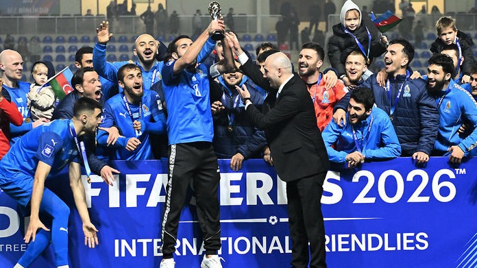 <p>Azərbaycan milli komandasına FIFA Seriyası&nbsp;kuboku təqdim edilib</p>