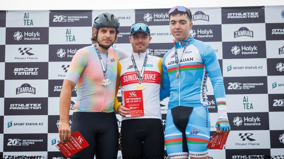 <p>Velosipedçimiz Ələkbərov&nbsp;"Road Race-2026"da bürünc qazanıb</p>
