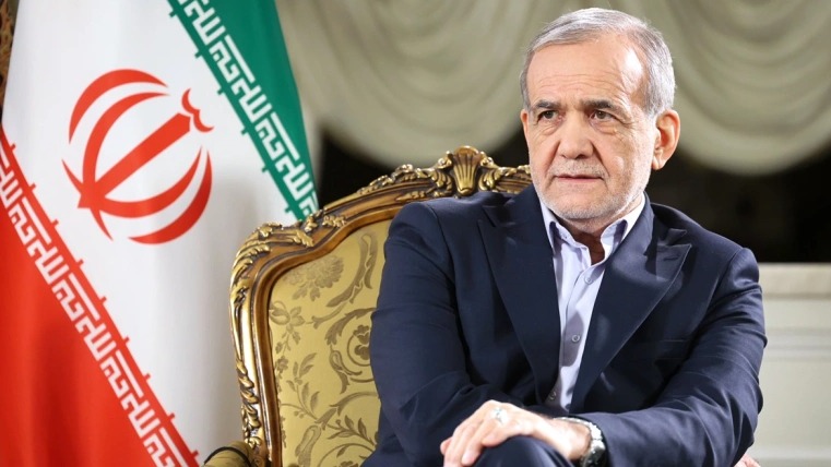 <p>Pezeşkiyan Trampın tənqidindən sonra Papanı müdafiə etdi</p> 