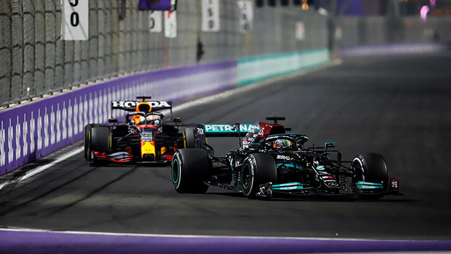 <p>FIA "Mercedes" və "Red Bull" komandalarının kvalifikasiya fəndlərini qadağan edib</p>