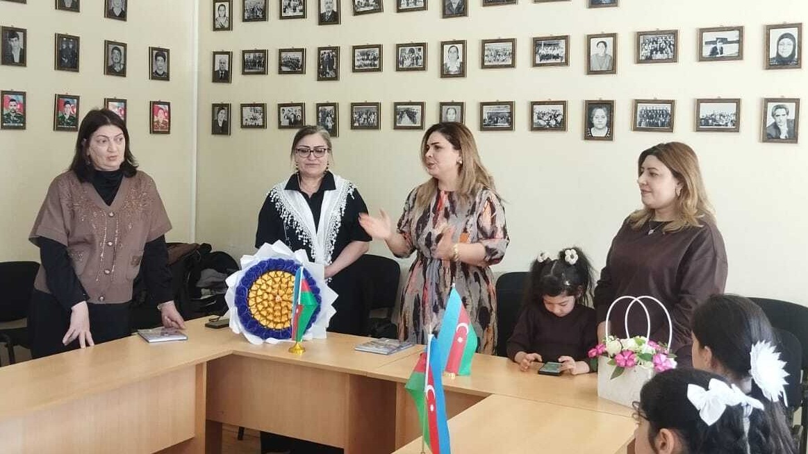 <p>Məktəbdə şəhid Tacəddin İsmayılzadənin anası ilə görüş keçirilib&nbsp;</p>