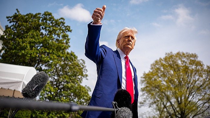 <p>Tramp İranı "çoxlu bomba" ilə hədələdi</p>