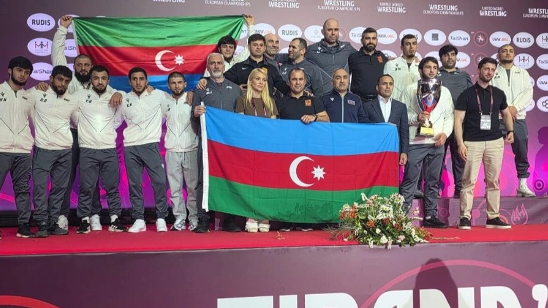 <p>Sərbəst güləş üzrə millimiz də AÇ-da birinci olub</p>