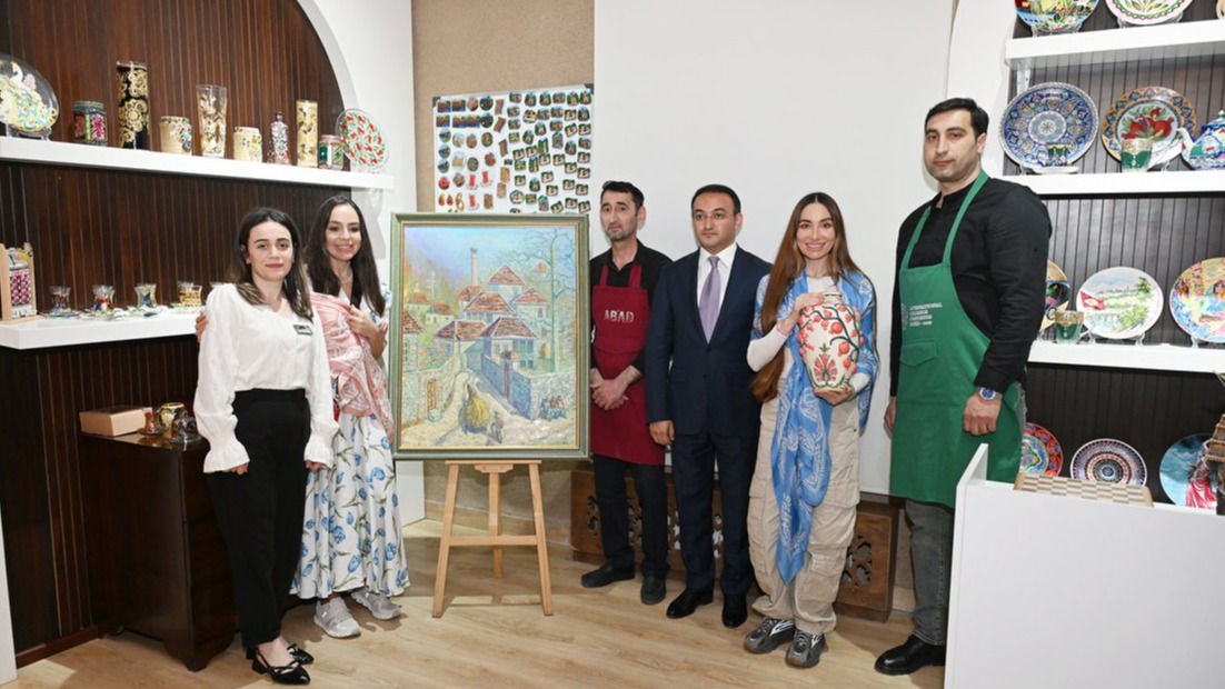 <p>Leyla Əliyeva və Arzu Əliyeva Şəkidə &ldquo;ABAD&rdquo; Keramika&nbsp;və Tətbiqi Sənət Mərkəzi ilə tanış olublar</p> 