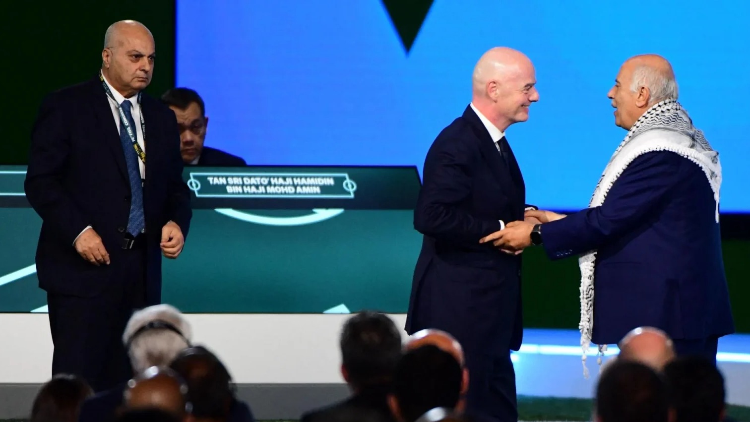 <p>FIFA prezidenti Fələstin və İsraili barışdırmağa&nbsp;çalışdı, amma rədd edildi</p>