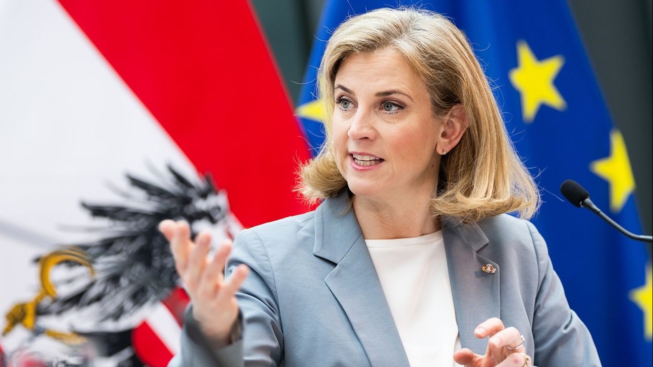 <p>Avstriya casusluq şübhələri ilə bağlı&nbsp;rus diplomatlarını ölkədən çıxardı</p>