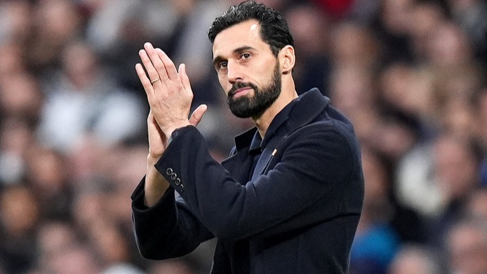<p>"Real Madrid"in altı futbolçusu Arbeloa&nbsp;ilə əlaqəni dayandırıb</p>