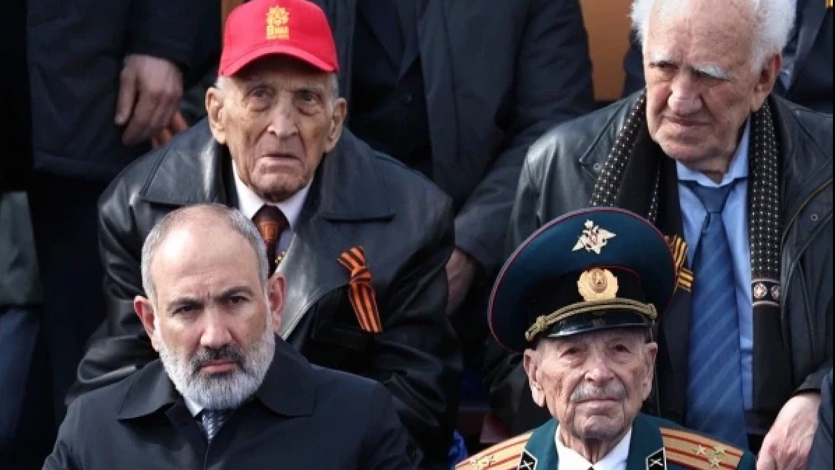 <p>Paşinyan 9 may Moskvada keçiriləcək parada dəvət olunub</p> 