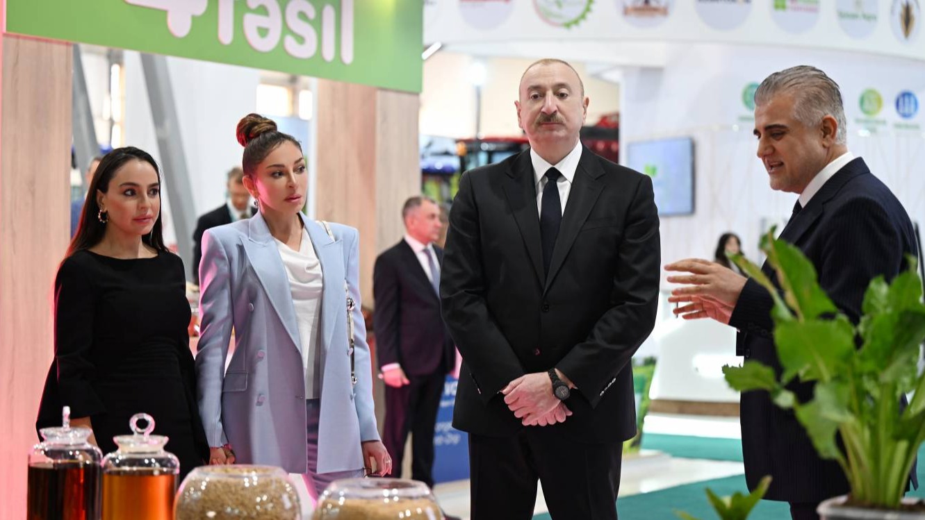 <p>İlham Əliyev 19-cu &ldquo;Caspian Agro Week&rdquo;&nbsp;və 31-ci &ldquo;InterFood Azerbaijan&rdquo; sərgiləri ilə tanış olub</p> 