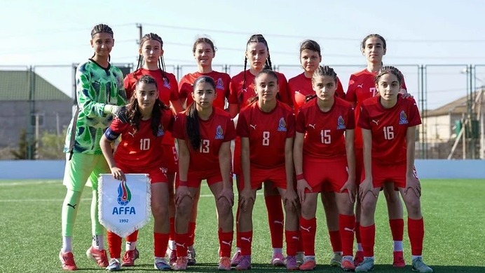 <p>Azərbaycanın 16 yaşadək qızlardan ibarət komandası&nbsp;Rumıniyaya ağır məğlubiyyətlə üzləşib</p>