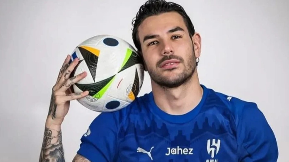 <p>Fransa millisinin futbolçusu mikroavtobus alıb&nbsp;</p>