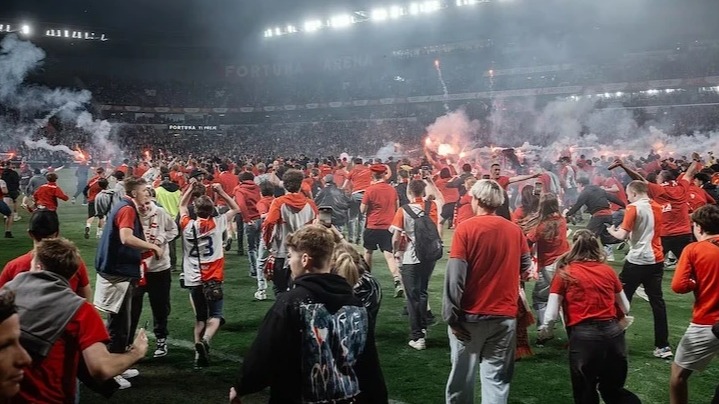 <p>"Slaviya" azarkeşləri komandanın çempionluq matçını pozublar</p>