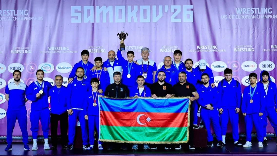 <p>Sərbəst güləş üzrə U-17 millimiz AÇ-da ikinci olub</p>