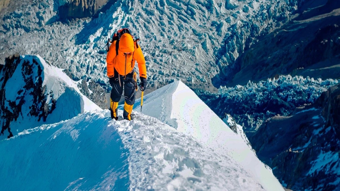 <p>Tayler Endryu Everesti 10 saatdan az müddətdə fəth etdi</p>