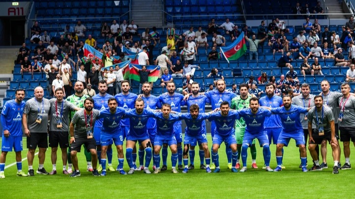 <p>Azərbaycan futzal millisi İtaliyanı məğlub edərək&nbsp;Avropa çempionatının növbəti mərhələsinə yüksəlib</p>