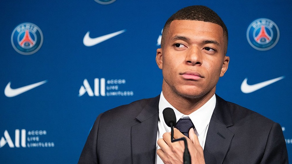 <p>Mbappe "PSJ" oyunçularını Çempionlar Liqasındakı&nbsp;qələbə münasibətilə təbrik etdiyini etiraf edib</p>