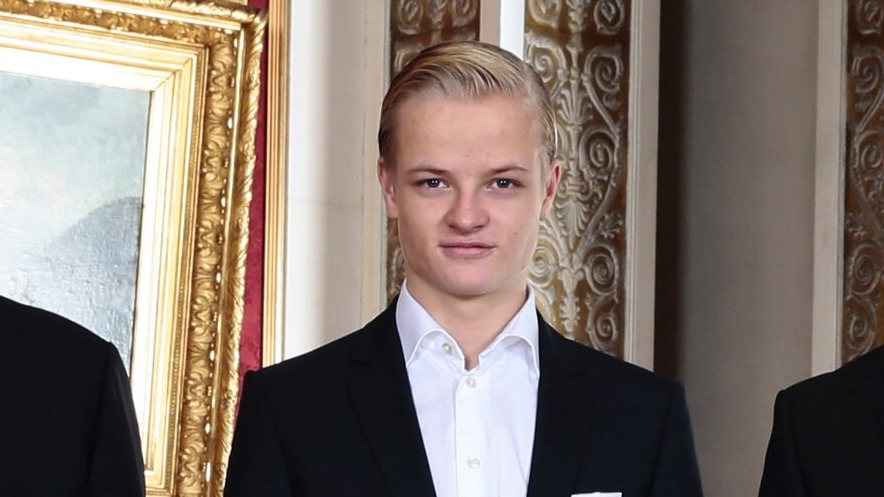 <p>Norveçin vəliəhd şahzadəsinin oğlu təcavüzə&nbsp;görə 4 il müddətinə azadlıqdan məhrum edilib</p>
