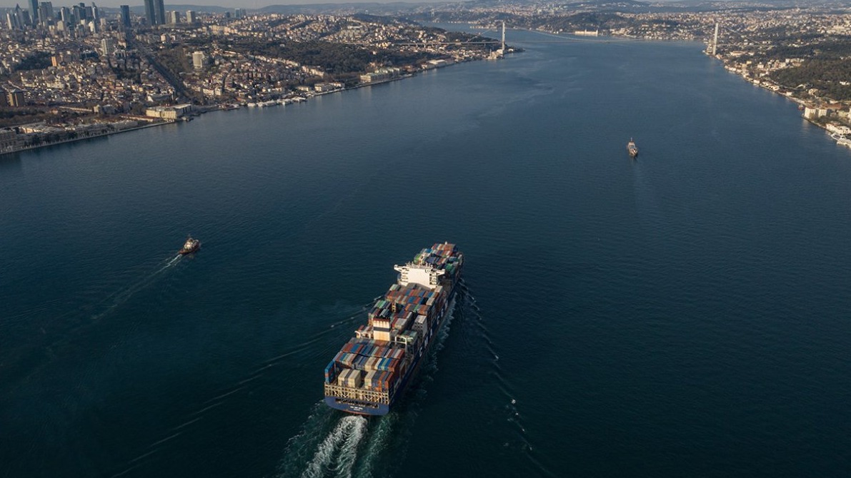 <p>Türkiyə Bosfor və Dardanel boğazlarından&nbsp;keçid üçün rüsumları artıracaq</p>