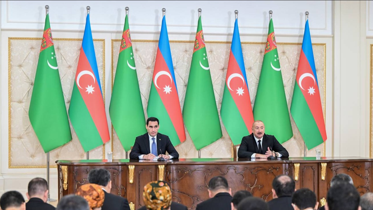 <p>Azərbaycan və Türkmənistan prezidentləri&nbsp;mətbuata bəyanatlarla çıxış ediblər</p> 