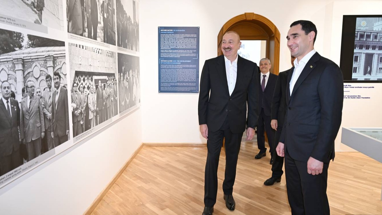 <p>Azərbaycan və Türkmənistan prezidentləri Şuşada&nbsp;&ldquo;Heydər Əliyev və Qarabağ&rdquo; sərgisi ilə tanış olublar</p> 