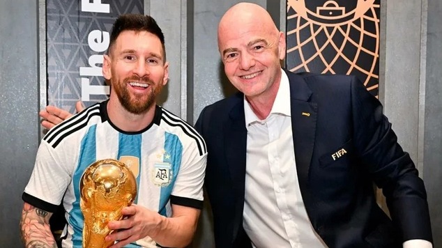 <p>FIFA prezidenti Lionel Messiyə məktub göndərib</p>