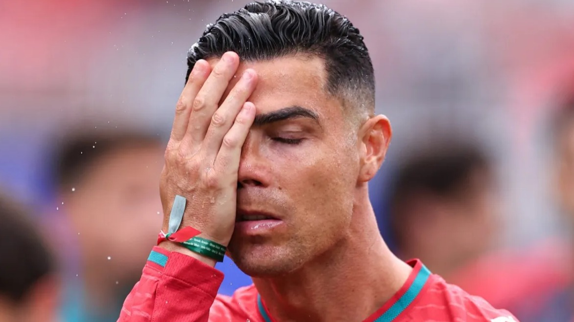 <p>Ronaldo Portuqaliya millisində karyerasını bitirməsi ilə bağlı təzyiqlərə məruz qalıb</p>