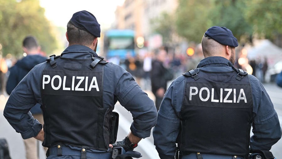 <p>İtaliyada "Ndrangheta" mafiya qrupunun&nbsp;onlarla üzvü həbs edilib</p>