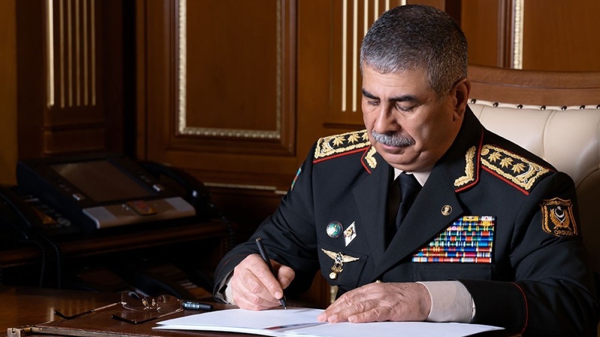 <p>Azərbaycan müdafiə naziri Pakistana başsağlığı verib</p>

<p>&nbsp;</p> 