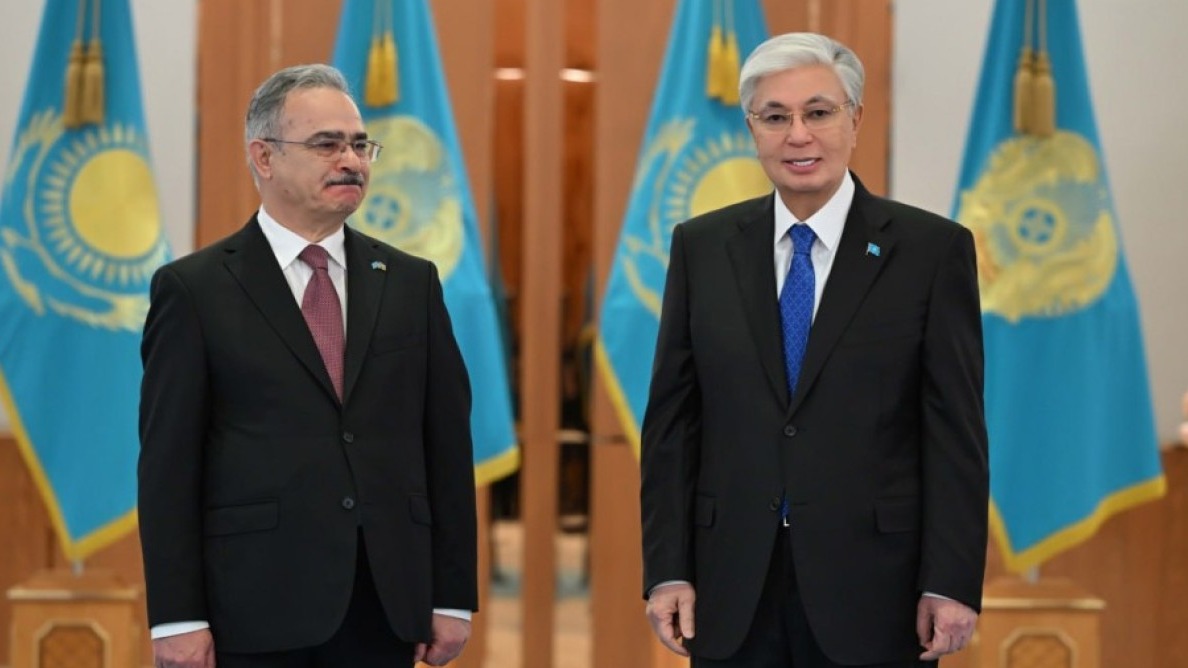 <p>Azərbaycan səfiri etimadnaməsini Qazaxıstan&nbsp;Prezidentinə təqdim etdi</p> 