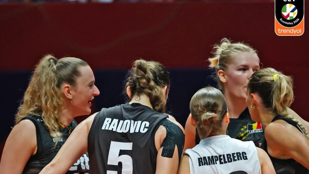<p>Qadın voleybol millimiz AÇ-da büdrəyib</p>
