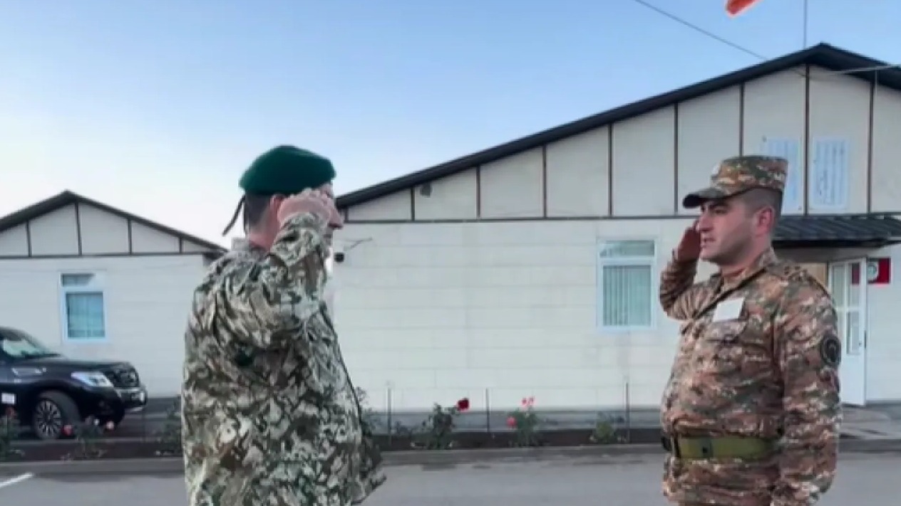 <p>Ermənistanın Baş Qərargah rəisi Azərbaycanla sərhəddə</p>