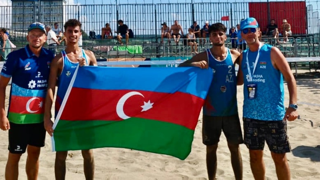 <p>Oğlanlardan ibarət U-20 çimərlik&nbsp;voleybolu komandamız AÇ-nın pley-offunda&nbsp;</p>